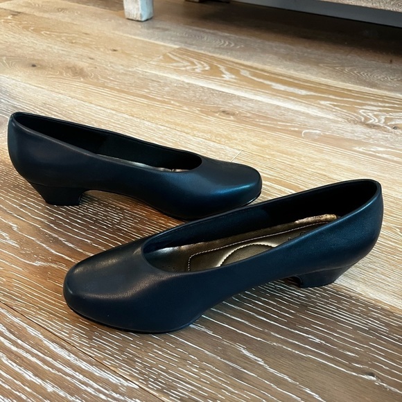 Soft Style Angel II Women's Dress Heels navy - Picture 6 of 12